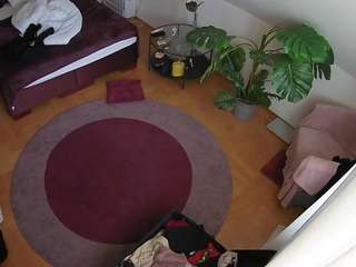 voyeurcam-julmodels-whitebed-5 camsoda