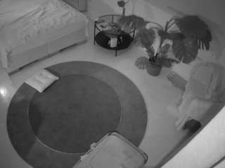 voyeurcam-julmodels-whitebed-5