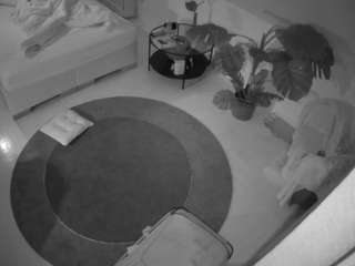 voyeurcam-julmodels-whitebed-5