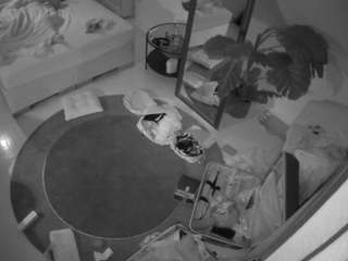 voyeurcam-julmodels-whitebed-5