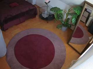 voyeurcam-julmodels-whitebed-5 webcam