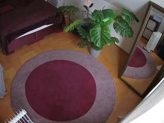 voyeurcam-julmodels-whitebed-5 camsoda