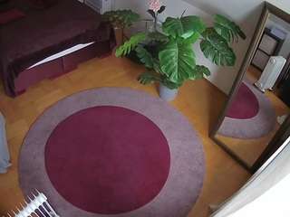 voyeurcam-julmodels-whitebed-5 camsoda