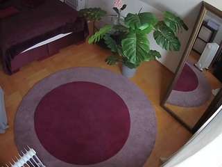 voyeurcam-julmodels-whitebed-5 camsoda