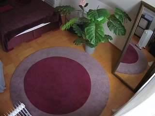 voyeurcam-julmodels-whitebed-5 camsoda