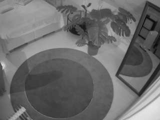 voyeurcam-julmodels-whitebed-5 camsoda