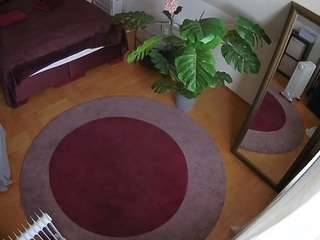 voyeurcam-julmodels-whitebed-5 camsoda