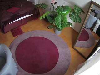 voyeurcam-julmodels-whitebed-5 camsoda