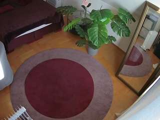 voyeurcam-julmodels-whitebed-5 camsoda