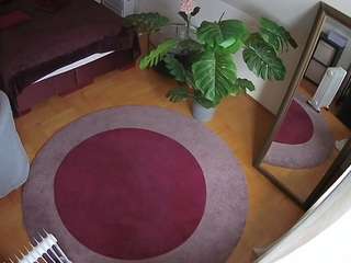 voyeurcam-julmodels-whitebed-5 camsoda