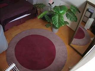 voyeurcam-julmodels-whitebed-5 camsoda