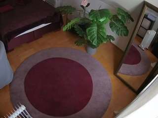 voyeurcam-julmodels-whitebed-5 camsoda