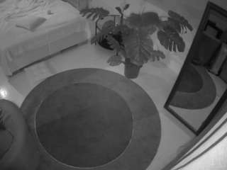 voyeurcam-julmodels-whitebed-5 camsoda