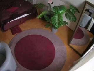 voyeurcam-julmodels-whitebed-5 camsoda