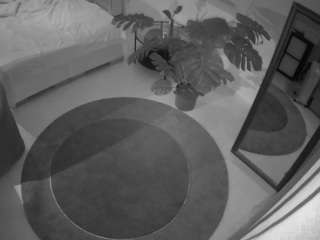 voyeurcam-julmodels-whitebed-5 camsoda