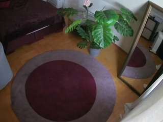 voyeurcam-julmodels-whitebed-5