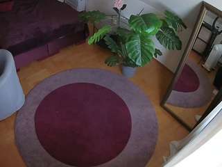 voyeurcam-julmodels-whitebed-5