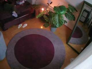 voyeurcam-julmodels-whitebed-5