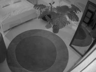 voyeurcam-julmodels-whitebed-5