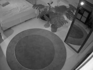 voyeurcam-julmodels-whitebed-5