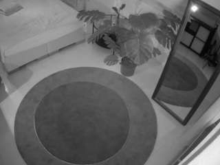 voyeurcam-julmodels-whitebed-5