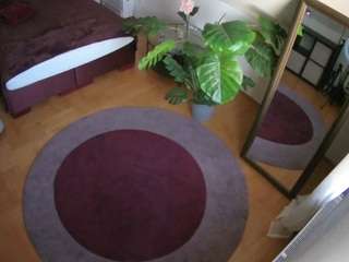 voyeurcam-julmodels-whitebed-5 camsoda