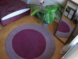 voyeurcam-julmodels-whitebed-5 camsoda