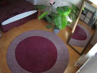 voyeurcam-julmodels-whitebed-5 camsoda