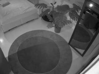 voyeurcam-julmodels-whitebed-5 camsoda