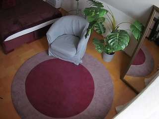 voyeurcam-julmodels-whitebed-5 camsoda