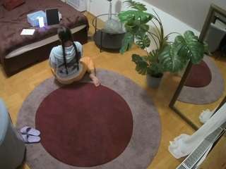 voyeurcam-julmodels-whitebed-5 camsoda