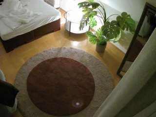 voyeurcam-julmodels-whitebed-5