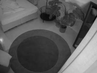 voyeurcam-julmodels-whitebed-5