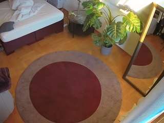 voyeurcam-julmodels-whitebed-5