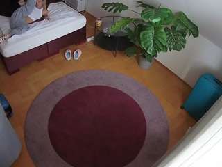 voyeurcam-julmodels-whitebed-5