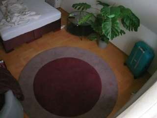 voyeurcam-julmodels-whitebed-5