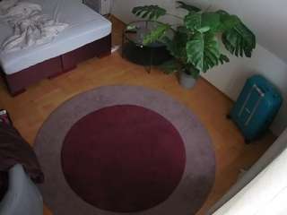 voyeurcam-julmodels-whitebed-5