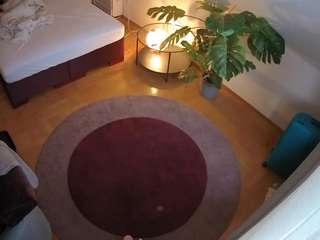 voyeurcam-julmodels-whitebed-5