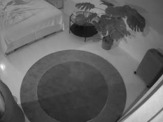 voyeurcam-julmodels-whitebed-5