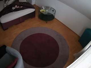 voyeurcam-julmodels-whitebed-5