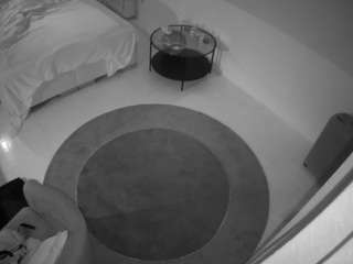 voyeurcam-julmodels-whitebed-5