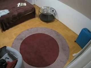 voyeurcam-julmodels-whitebed-5