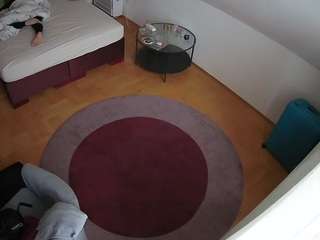 voyeurcam-julmodels-whitebed-5