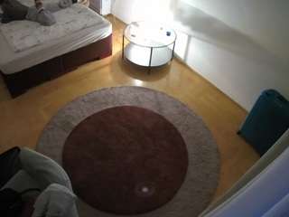 voyeurcam-julmodels-whitebed-5