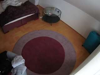 voyeurcam-julmodels-whitebed-5's CamSoda show and profile