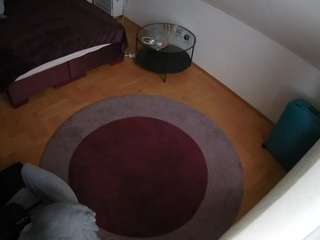 voyeurcam-julmodels-whitebed-5