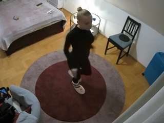 voyeurcam-julmodels-whitebed-5's CamSoda show and profile