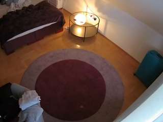 voyeurcam-julmodels-whitebed-5