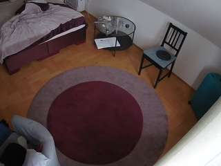 voyeurcam-julmodels-whitebed-5