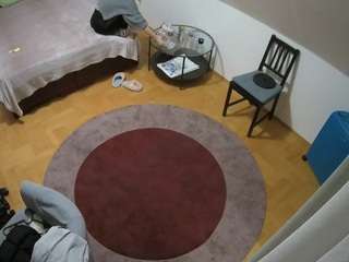 voyeurcam-julmodels-whitebed-5 camsoda